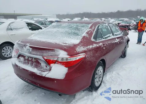 2016 Toyota Camry Le z USA, uszkodzony, nr VIN 4T1BF1FK2GU600913